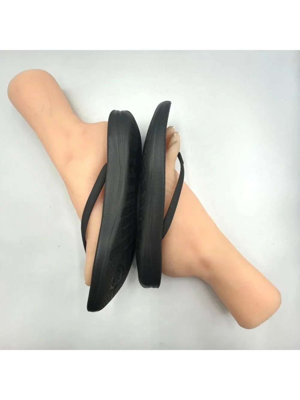FitFlop Women's Black Rubber iQushion Ergonomic Flip-Flops Sandals Size 8 3628